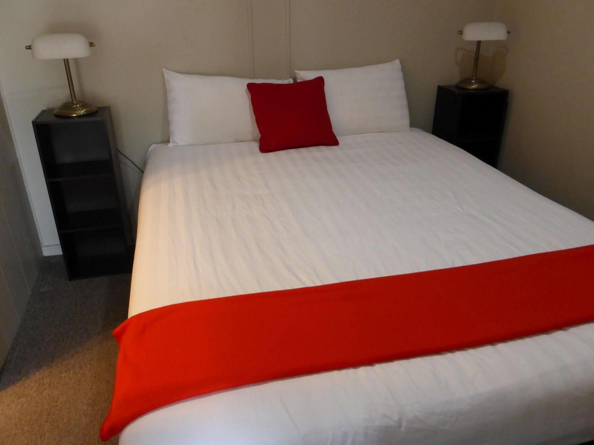 Smerdon Lodge Motel Horsham Eksteriør billede