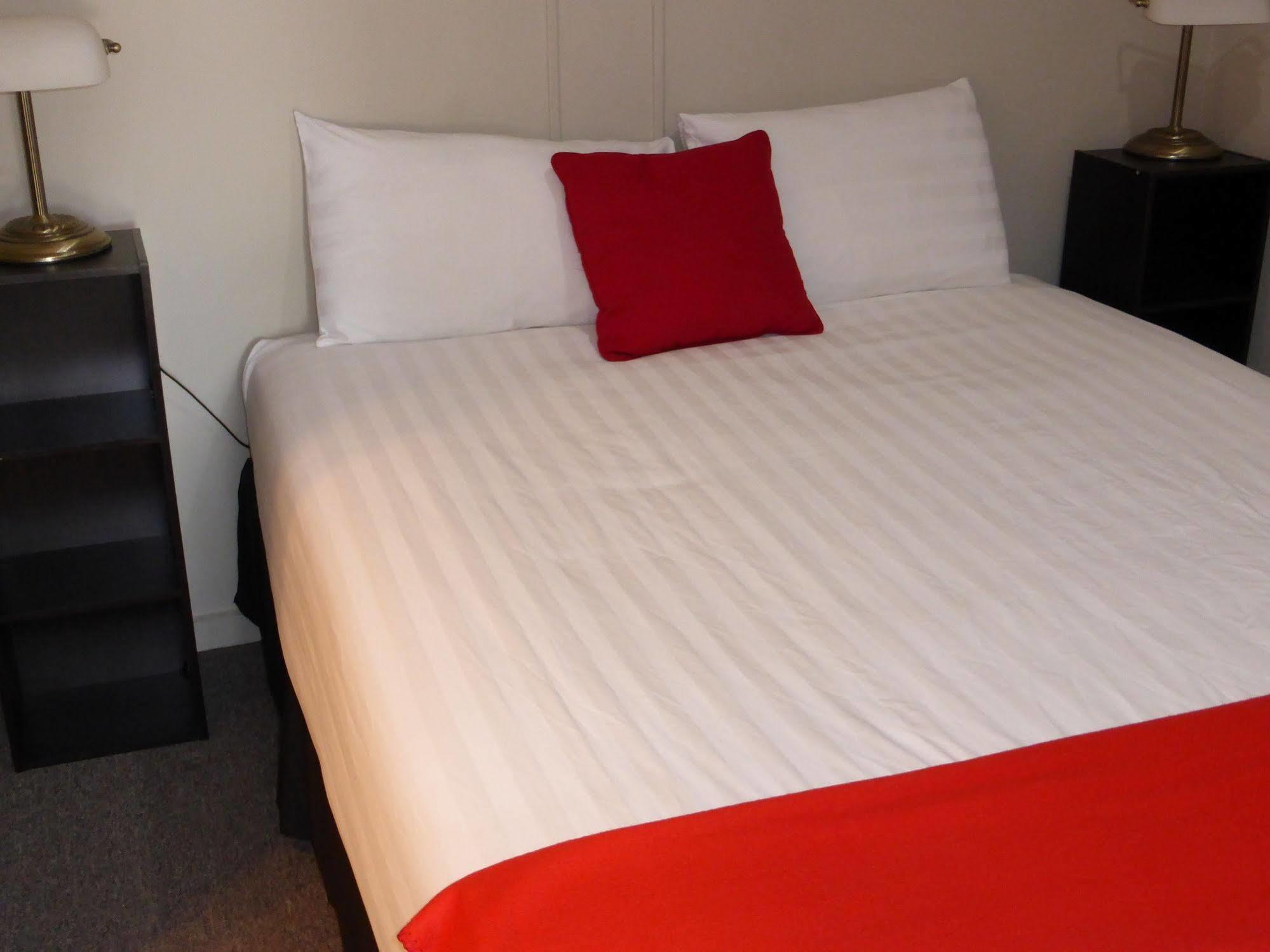 Smerdon Lodge Motel Horsham Eksteriør billede