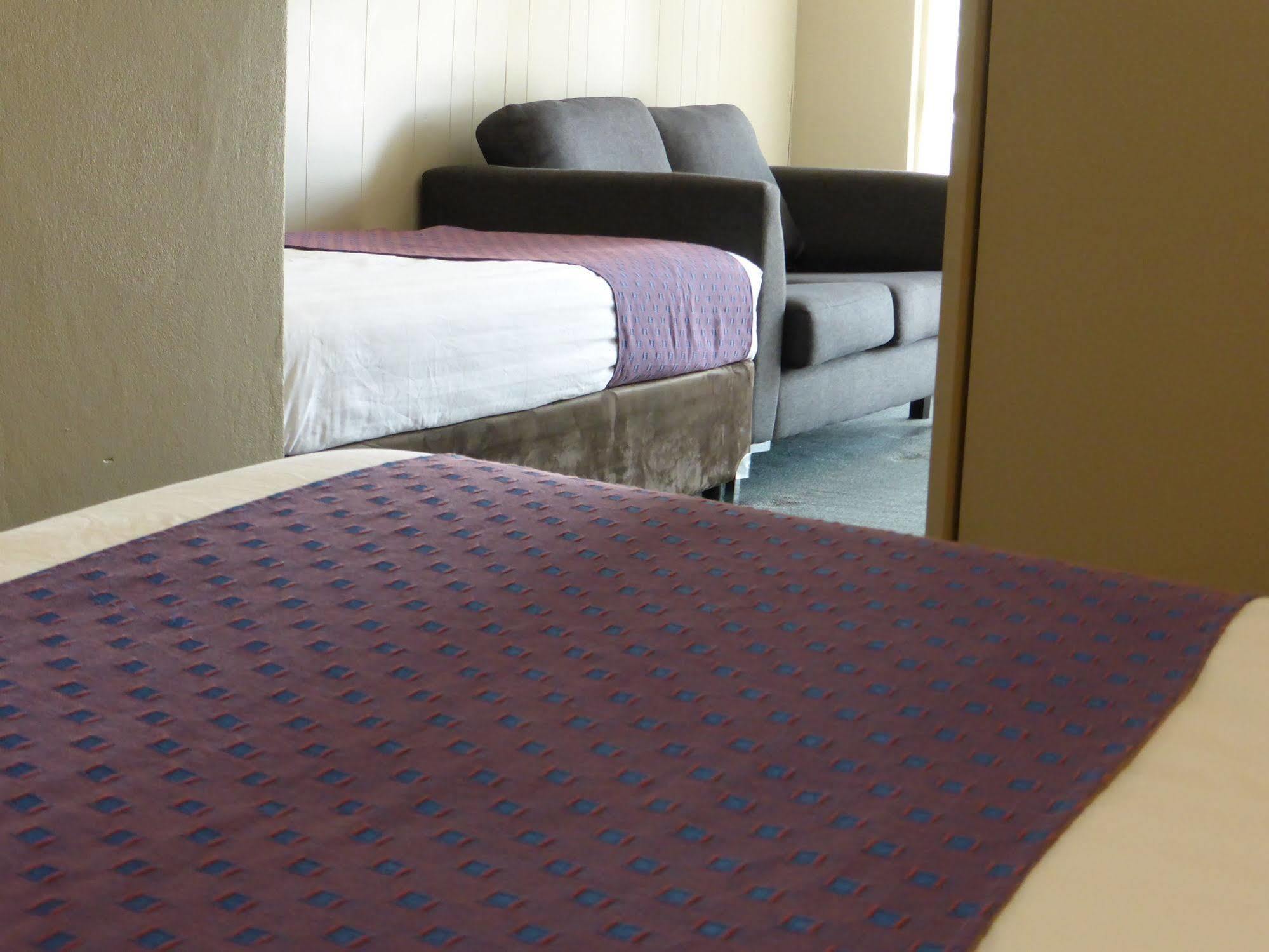 Smerdon Lodge Motel Horsham Eksteriør billede